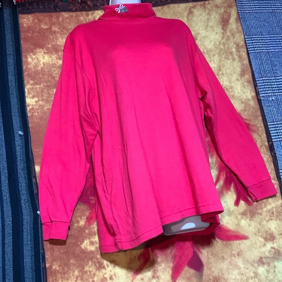 NUT CRACKER-red ‘MISTLETOE’ sewn/embroidered lightweight long sleeve turtleneck - Picture 3 of 9